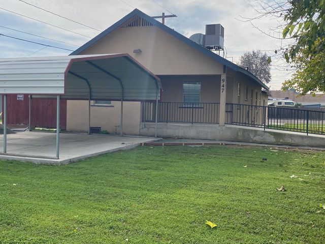 947 W Kern Avenue, Tulare, CA 93274