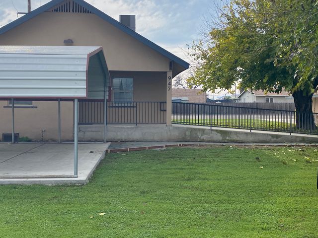 947 W Kern Avenue, Tulare, CA 93274