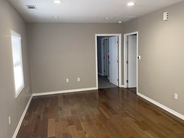 947 W Kern Avenue, Tulare, CA 93274