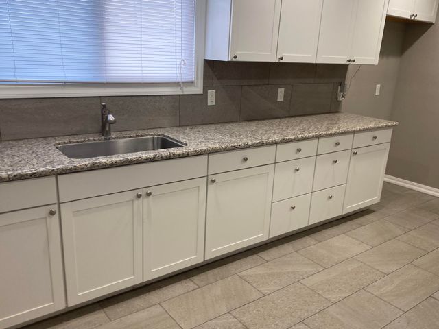 947 W Kern Avenue, Tulare, CA 93274