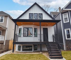 3727 W Sunnyside Avenue, Chicago, IL 60625