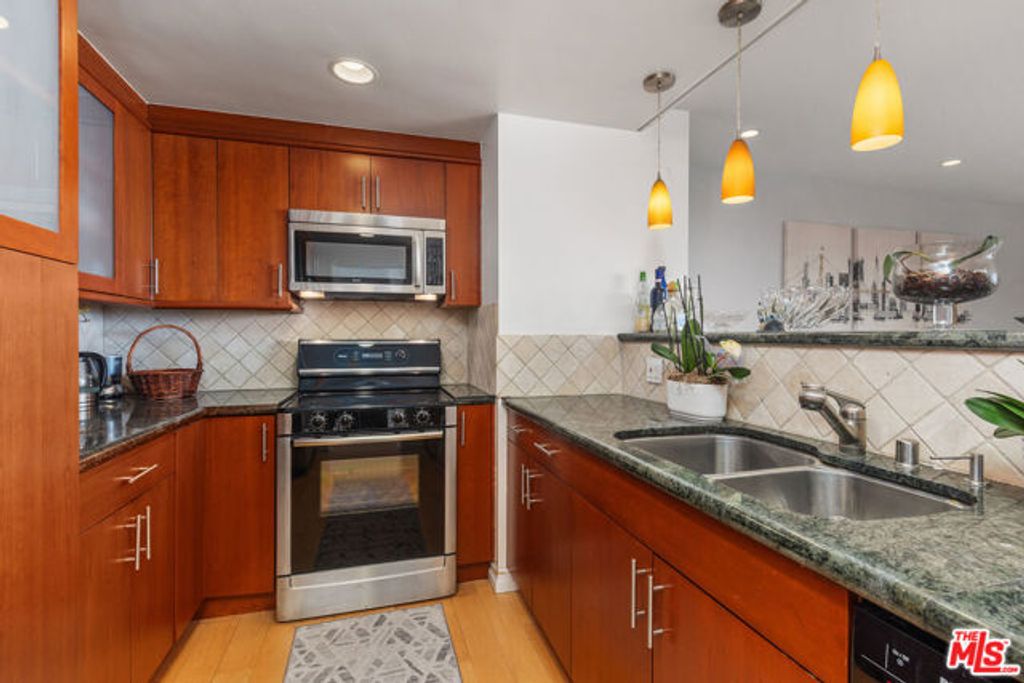 2170 Century Parkway 2003, Los Angeles, CA 90067