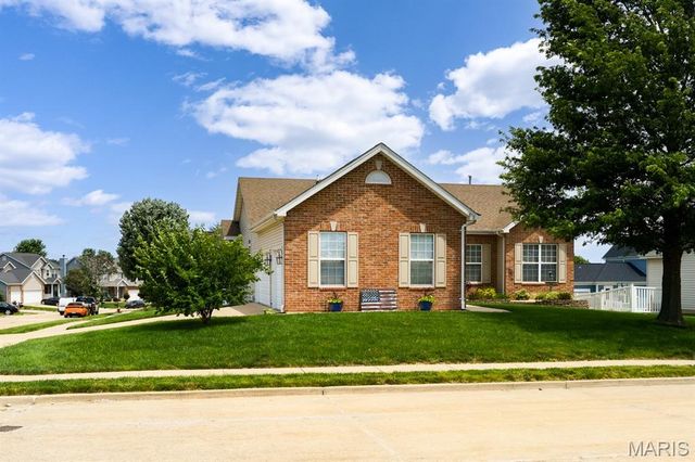 808 Blazing Star Drive, Waterloo, IL 62298