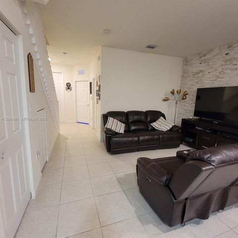 11038 W 32nd Lane 11038, Hialeah, FL 33018