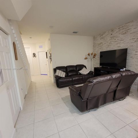 11038 W 32nd Lane 11038, Hialeah, FL 33018