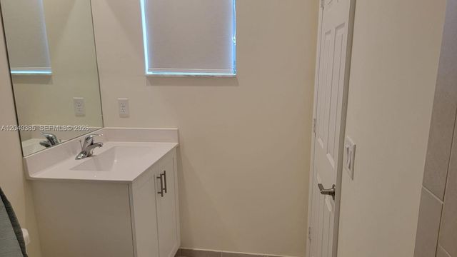 11038 W 32nd Lane 11038, Hialeah, FL 33018
