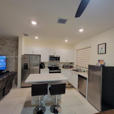 11038 W 32nd Lane 11038, Hialeah, FL 33018
