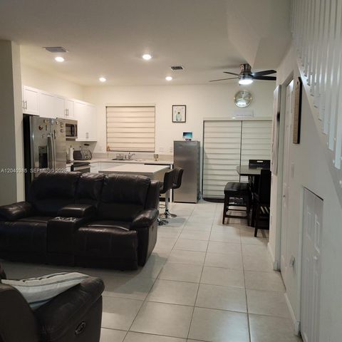 11038 W 32nd Lane 11038, Hialeah, FL 33018