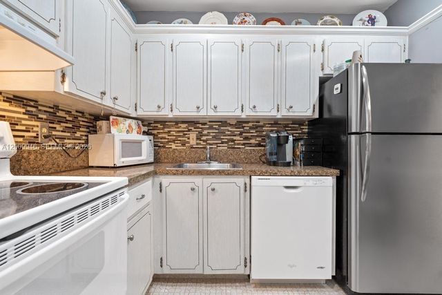 400 S Cypress Road 424, Pompano Beach, FL 33060