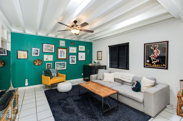 825 E PIUTE Avenue, Phoenix, AZ 85024