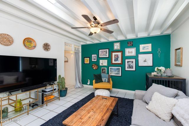 825 E PIUTE Avenue, Phoenix, AZ 85024