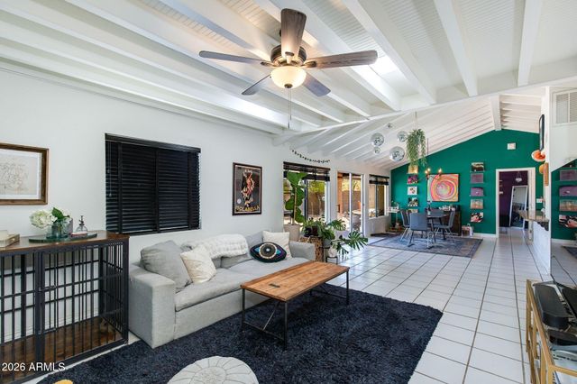 825 E PIUTE Avenue, Phoenix, AZ 85024