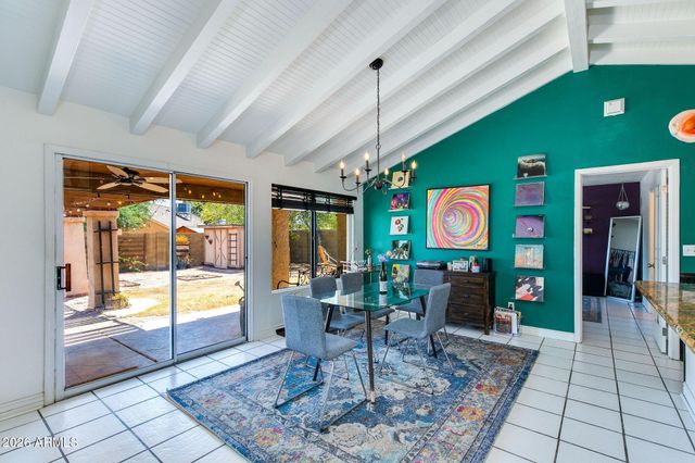 825 E PIUTE Avenue, Phoenix, AZ 85024