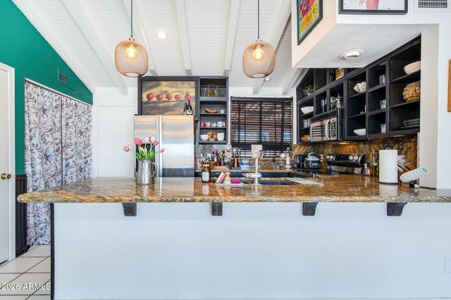 825 E PIUTE Avenue, Phoenix, AZ 85024