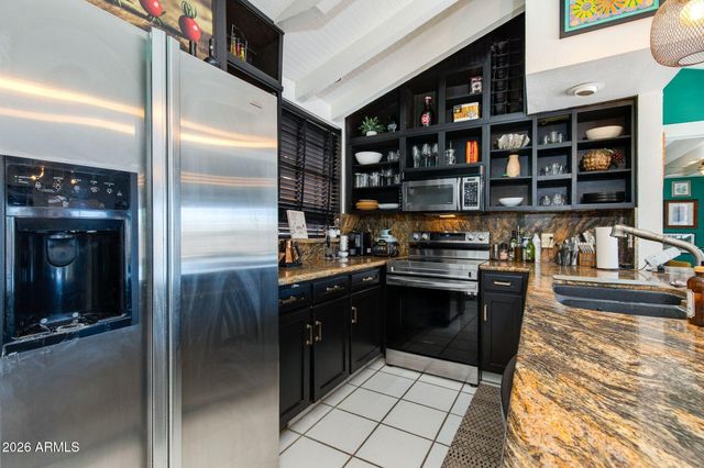 825 E PIUTE Avenue, Phoenix, AZ 85024