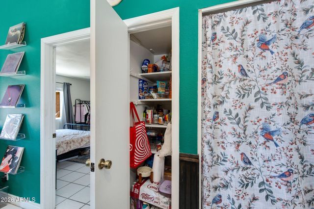825 E PIUTE Avenue, Phoenix, AZ 85024