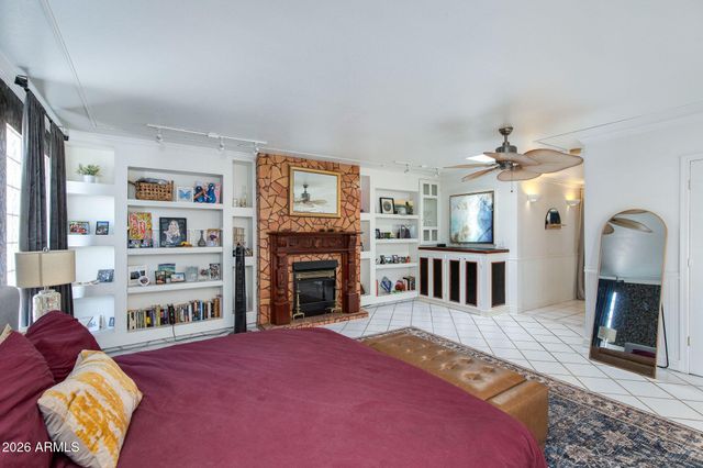 825 E PIUTE Avenue, Phoenix, AZ 85024