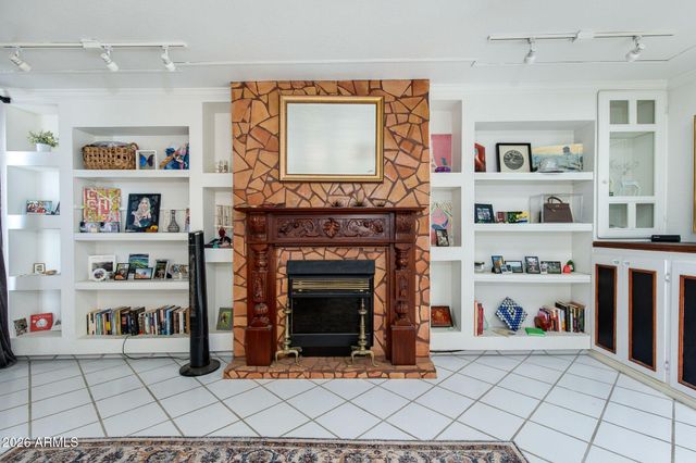 825 E PIUTE Avenue, Phoenix, AZ 85024
