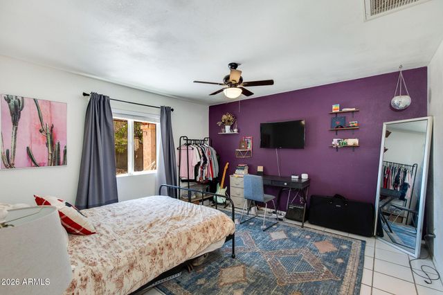 825 E PIUTE Avenue, Phoenix, AZ 85024