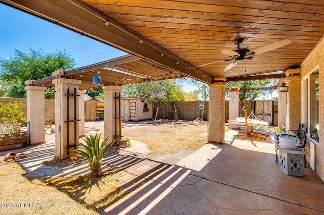 825 E PIUTE Avenue, Phoenix, AZ 85024