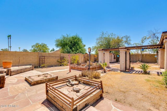 825 E PIUTE Avenue, Phoenix, AZ 85024