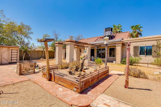 825 E PIUTE Avenue, Phoenix, AZ 85024