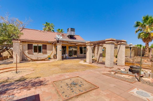 825 E PIUTE Avenue, Phoenix, AZ 85024