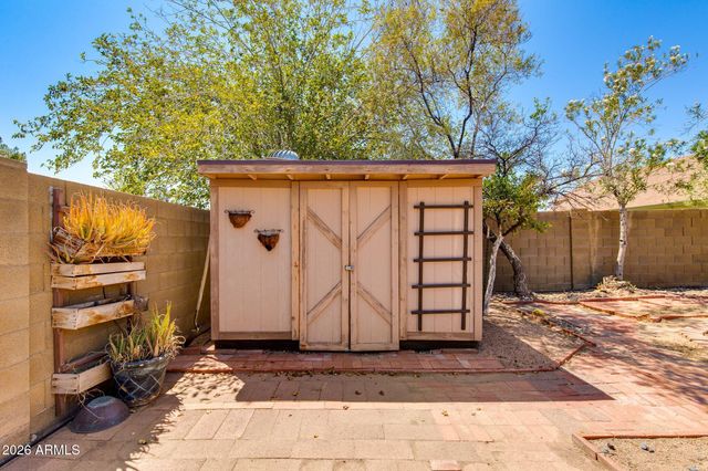 825 E PIUTE Avenue, Phoenix, AZ 85024