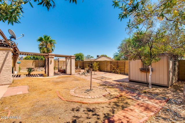 825 E PIUTE Avenue, Phoenix, AZ 85024