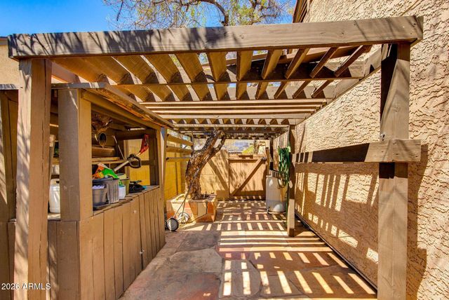 825 E PIUTE Avenue, Phoenix, AZ 85024