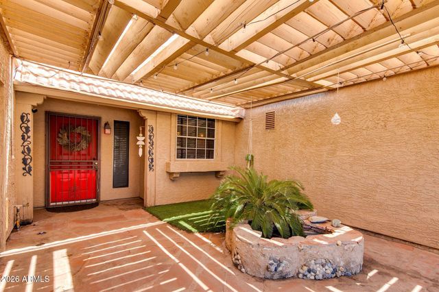 825 E PIUTE Avenue, Phoenix, AZ 85024