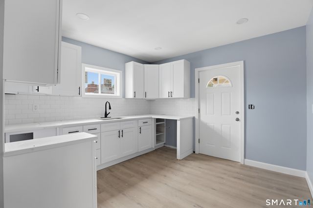 33 Congress Avenue, Waterbury, CT 06708