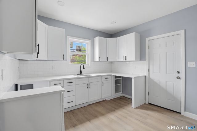 33 Congress Avenue, Waterbury, CT 06708