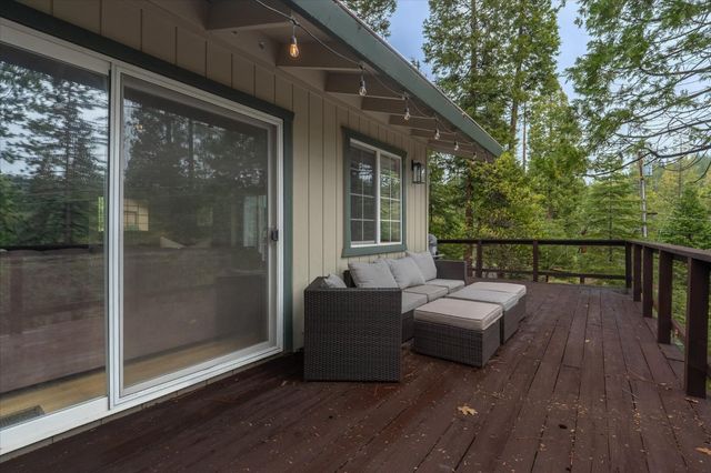 588 Blue Lake Springs Dr, Arnold, CA 95223