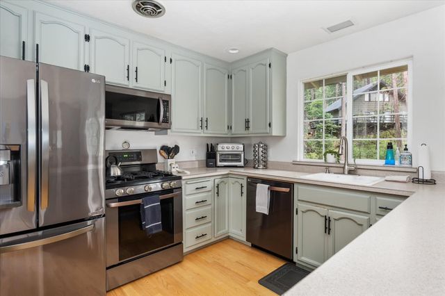 588 Blue Lake Springs Dr, Arnold, CA 95223