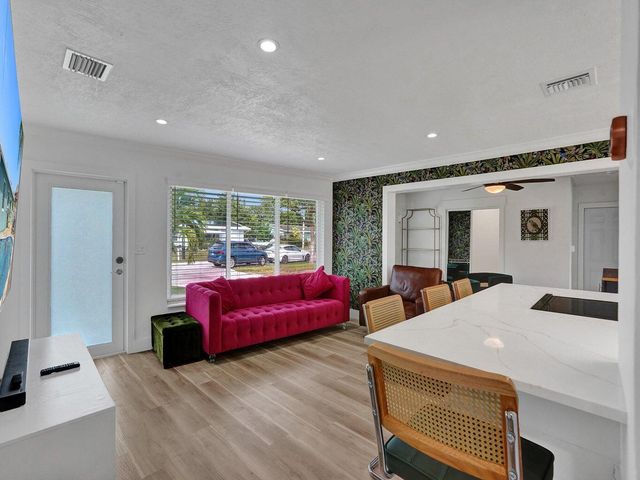 2750 NE 10th Avenue, Pompano Beach, FL 33064