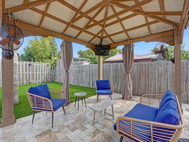 2750 NE 10th Avenue, Pompano Beach, FL 33064