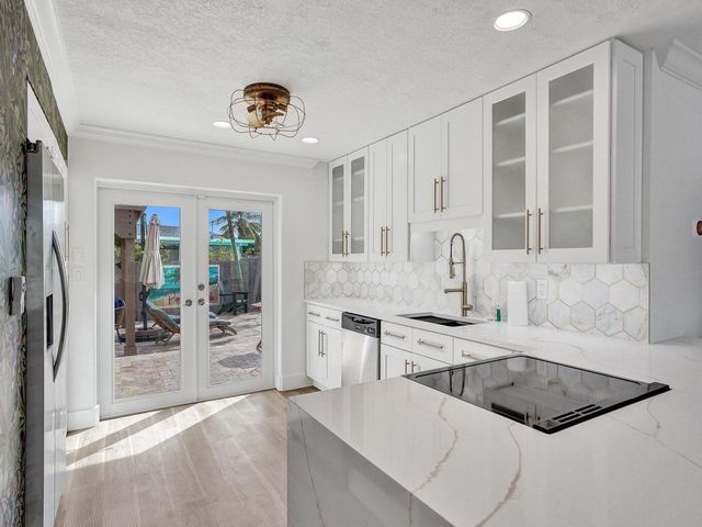 2750 NE 10th Avenue, Pompano Beach, FL 33064