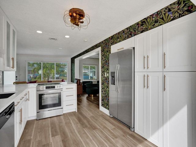 2750 NE 10th Avenue, Pompano Beach, FL 33064