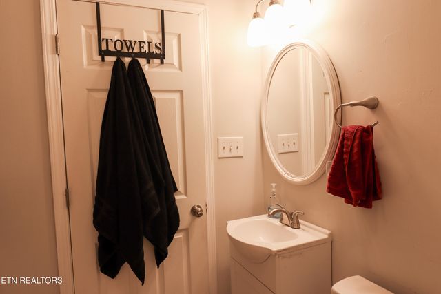 181 E Edison St, Alcoa, TN 37701