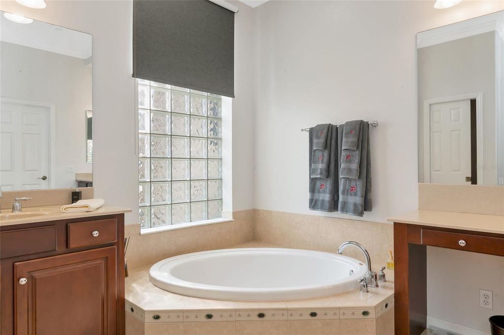 Image 16 of property listing at 405 PETREL TRAIL, Bradenton, FL 34212