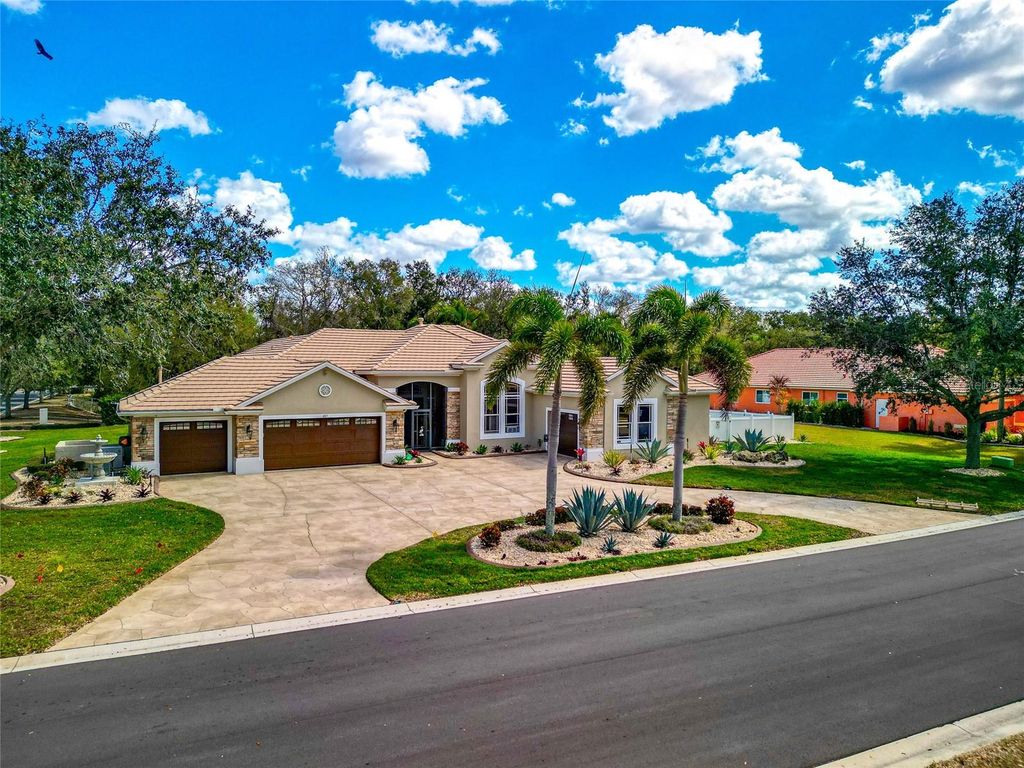 Image 3 of property listing at 405 PETREL TRAIL, Bradenton, FL 34212