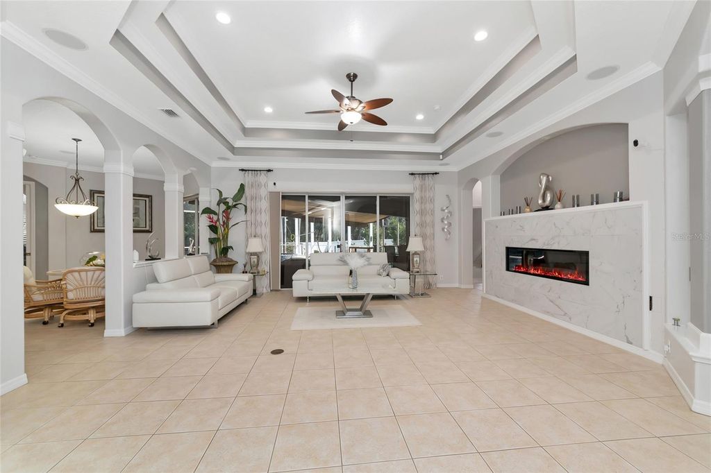 Image 5 of property listing at 405 PETREL TRAIL, Bradenton, FL 34212