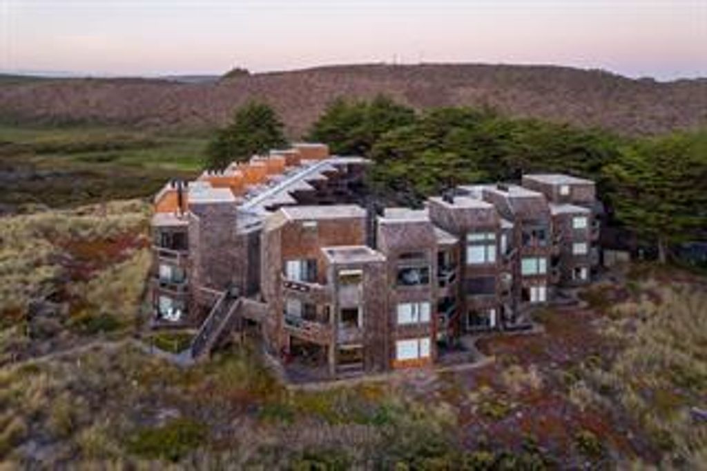 Image 4 of property listing at 101 Shell Drive 22, Watsonville, CA 95076