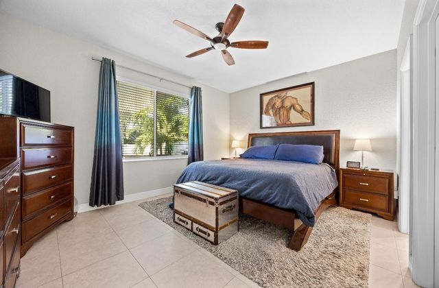 325 NE 34th St, Oakland Park, FL 33334