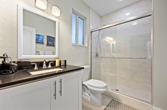 325 NE 34th St, Oakland Park, FL 33334