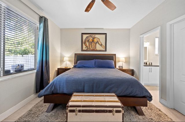 325 NE 34th St, Oakland Park, FL 33334