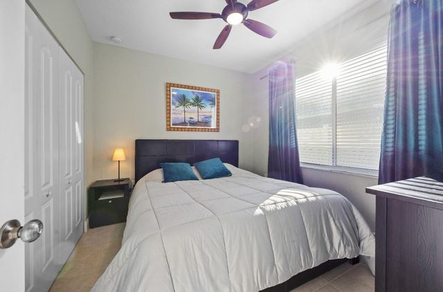 325 NE 34th St, Oakland Park, FL 33334