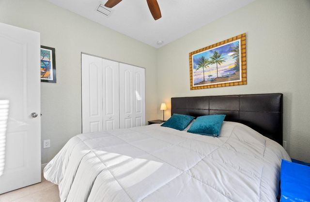 325 NE 34th St, Oakland Park, FL 33334