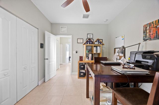 325 NE 34th St, Oakland Park, FL 33334